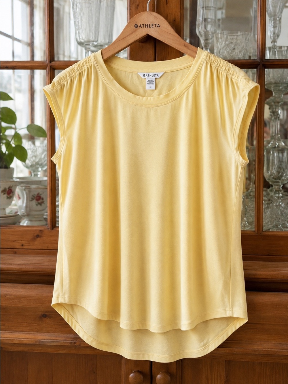 Athleta Getaway Tee Lunaria Yellow Size M Ruched Shoulder Travel Top